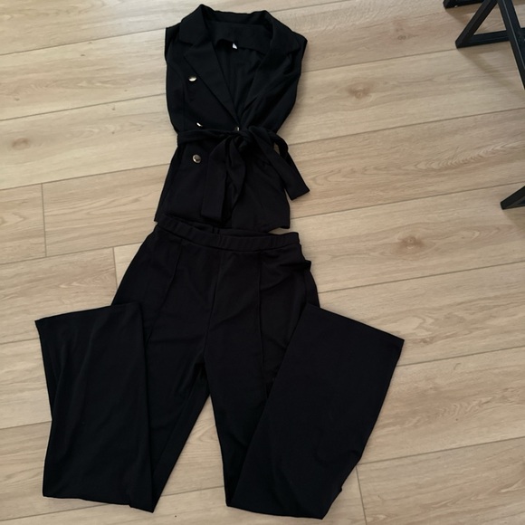 Stylish Black Sleeveless Suit Set - Picture 1 of 2